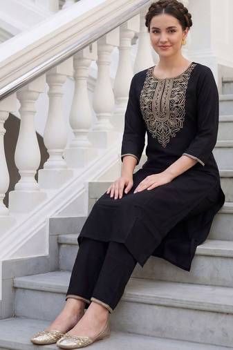 Women Ethnic Motifs Embroidered Thread Work Cotton Kurta with Trousers