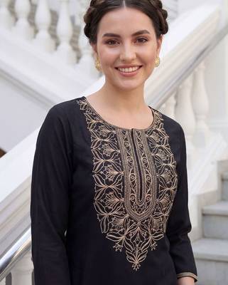 Women Ethnic Motifs Embroidered Thread Work Cotton Kurta with Trousers 2