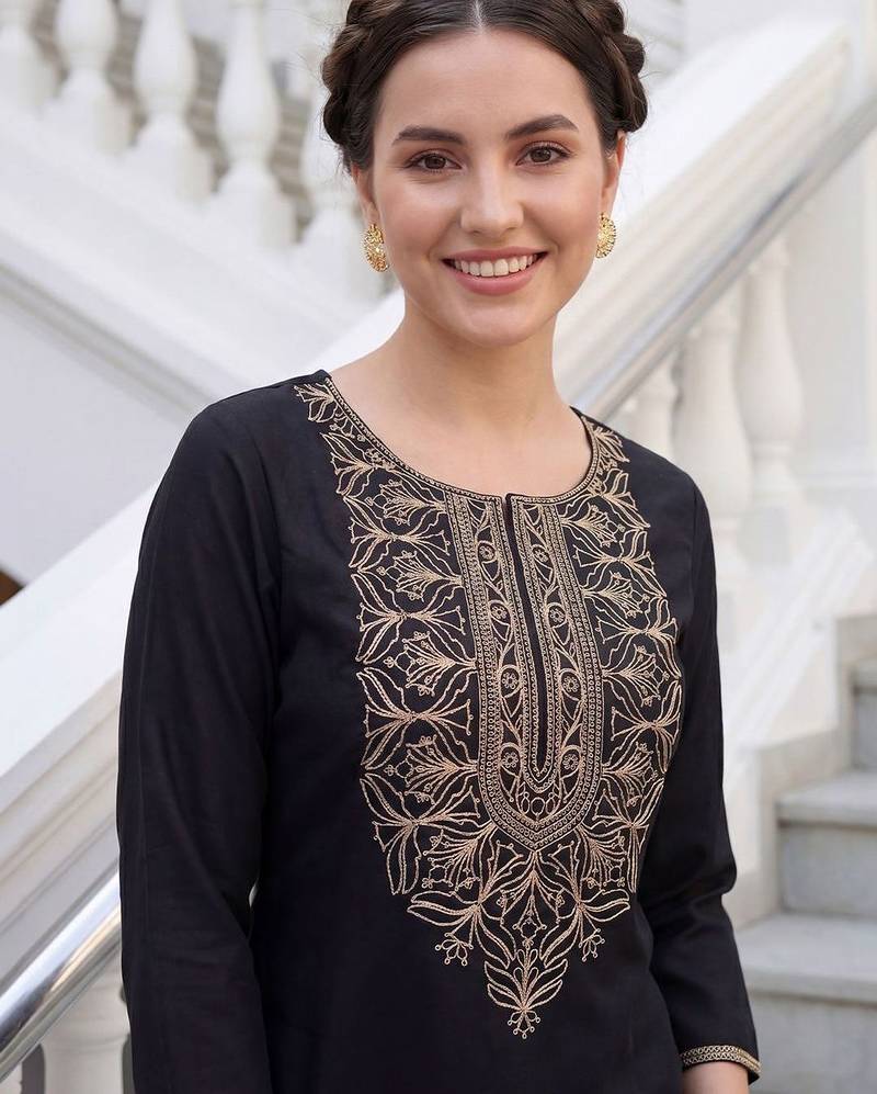 Women Ethnic Motifs Embroidered Thread Work Cotton Kurta with Trousers
