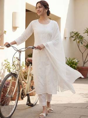 Women Ethnic Motifs Embroidered Chikankari Cotton Kurta with Trousers & With Dupatta 2