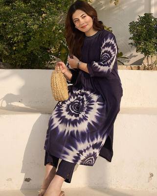 Women Printed Pleated Thread Work Cotton Kurta with Trousers 1