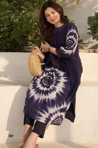 Women Printed Pleated Thread Work Cotton Kurta with Trousers