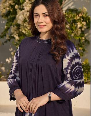 Women Printed Pleated Thread Work Cotton Kurta with Trousers 2
