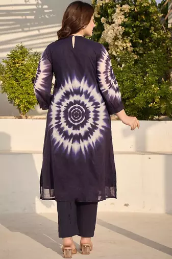 Women Printed Pleated Thread Work Cotton Kurta with Trousers