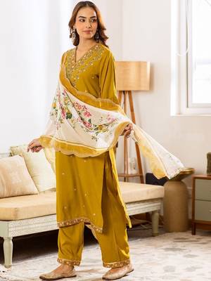 Women Floral Embroidered Thread Work Kurta with Palazzos & With Dupatta 1