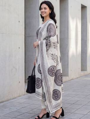 Women Ethnic Motifs Printed Cotton Kurta with Trousers & With Dupatta 3