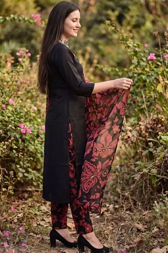 Women Ethnic Motifs Cotton Kurta with Trousers & With Dupatta