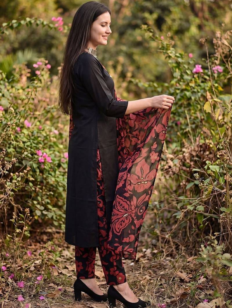 Women Ethnic Motifs Cotton Kurta with Trousers & With Dupatta