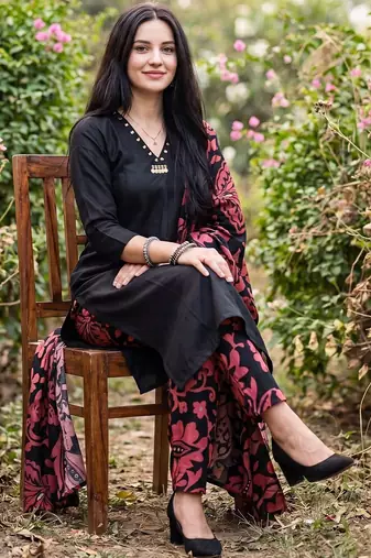 Women Ethnic Motifs Cotton Kurta with Trousers & With Dupatta