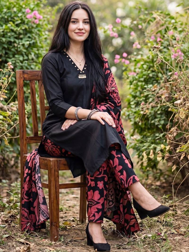Women Ethnic Motifs Cotton Kurta with Trousers & With Dupatta
