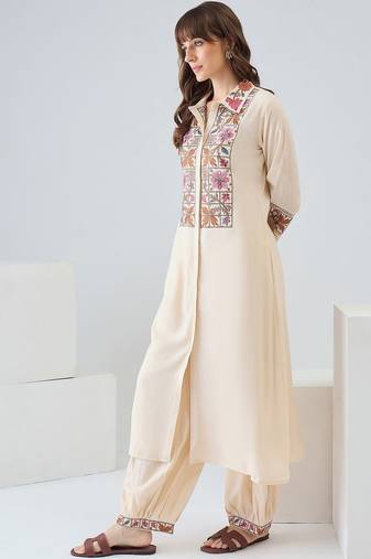 Women Floral Embroidered Thread Work Kurta with Patiala
