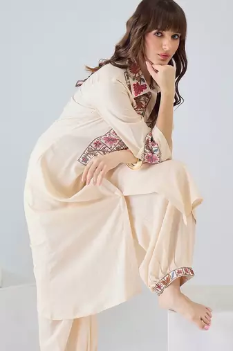 Women Floral Embroidered Thread Work Kurta with Patiala