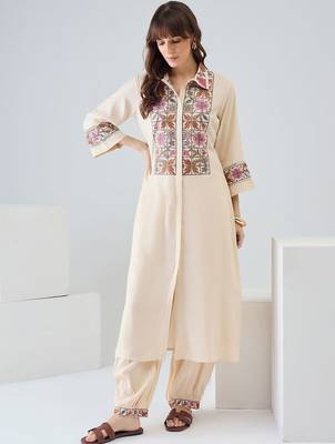 Women Floral Embroidered Thread Work Kurta with Patiala 5