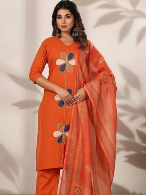 Women Floral Embroidered Patchwork Cotton Kurta with Trousers & With Dupatta 2