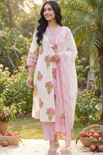 Women Floral Printed Cotton Kurta with Trousers & With Dupatta