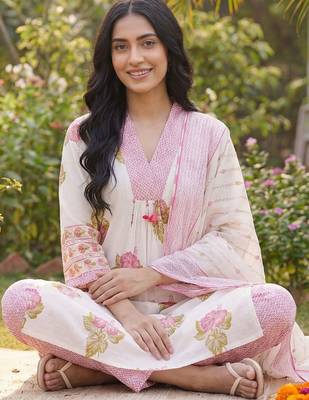 Women Floral Printed Cotton Kurta with Trousers & With Dupatta 2