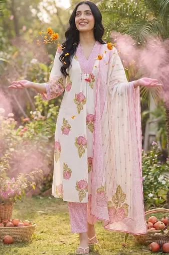 Women Floral Printed Cotton Kurta with Trousers & With Dupatta