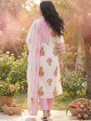 Women Floral Printed Cotton Kurta with Trousers & With Dupatta 5