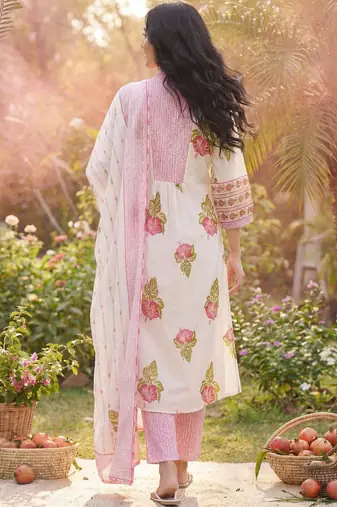 Women Floral Printed Cotton Kurta with Trousers & With Dupatta