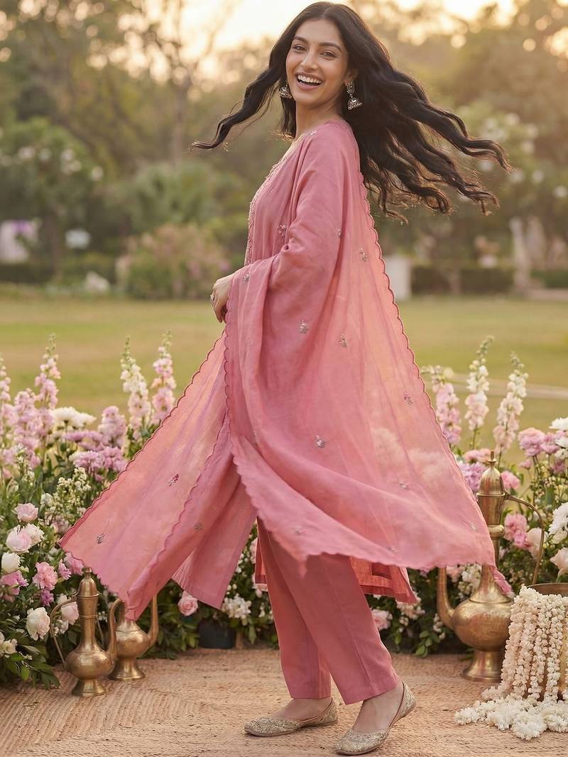Women Ethnic Motifs Embroidered Thread Work Kurta with Trousers & With Dupatta