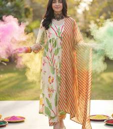 Women Floral Printed Empire Cotton Kurta with Trousers & With Dupatta
