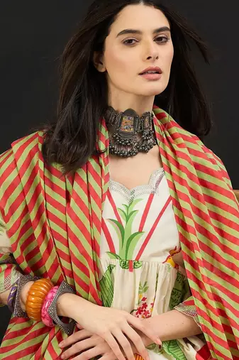 Women Floral Printed Empire Cotton Kurta with Trousers & With Dupatta
