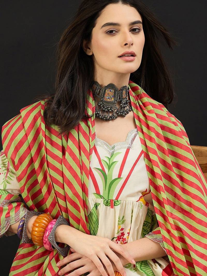 Women Floral Printed Empire Cotton Kurta with Trousers & With Dupatta