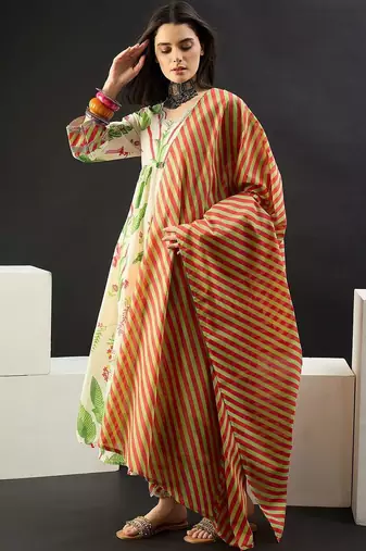 Women Floral Printed Empire Cotton Kurta with Trousers & With Dupatta