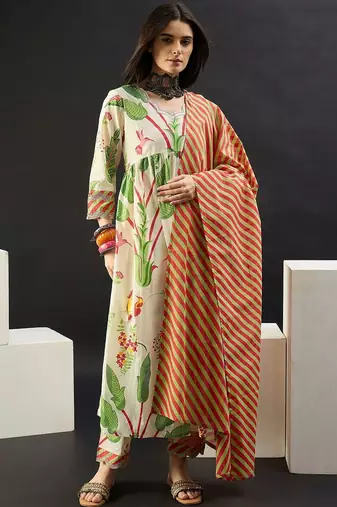 Women Floral Printed Empire Cotton Kurta with Trousers & With Dupatta