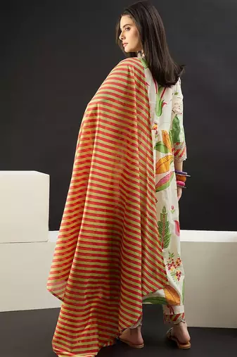 Women Floral Printed Empire Cotton Kurta with Trousers & With Dupatta