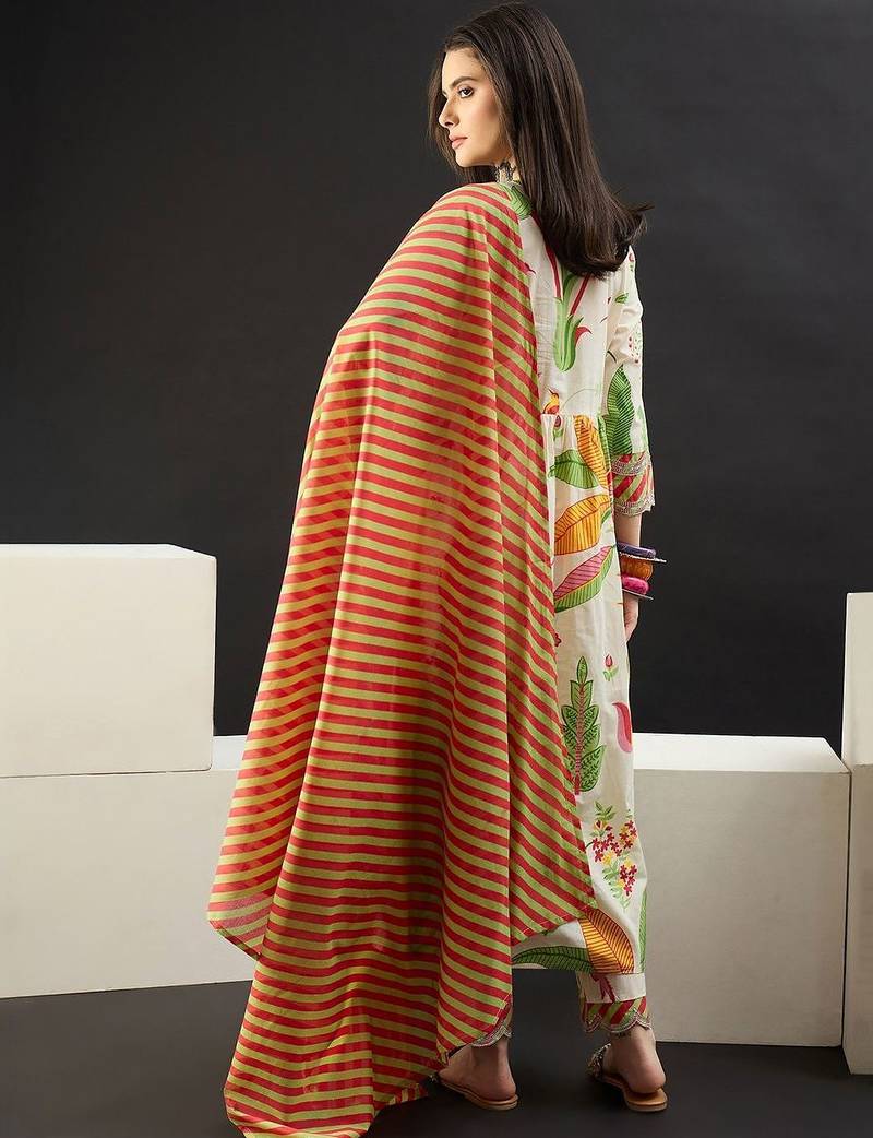 Women Floral Printed Empire Cotton Kurta with Trousers & With Dupatta