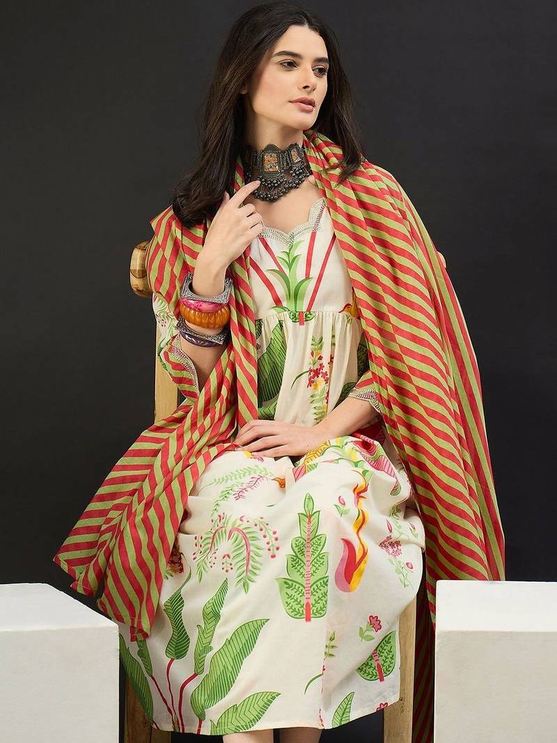 Women Floral Printed Empire Cotton Kurta with Trousers & With Dupatta