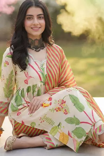 Women Floral Printed Empire Cotton Kurta with Trousers & With Dupatta