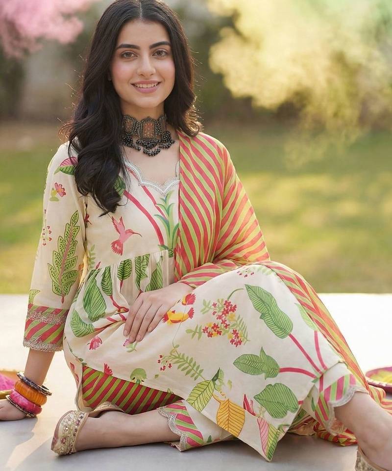 Women Floral Printed Empire Cotton Kurta with Trousers & With Dupatta