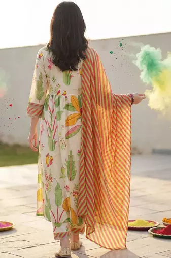 Women Floral Printed Empire Cotton Kurta with Trousers & With Dupatta
