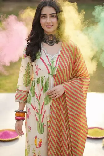 Women Floral Printed Empire Cotton Kurta with Trousers & With Dupatta