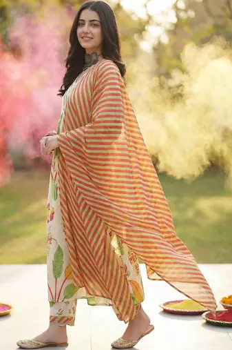 Women Floral Printed Empire Cotton Kurta with Trousers & With Dupatta