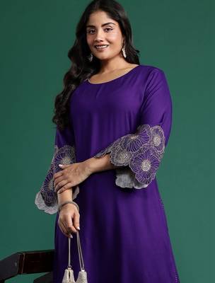 Plus Size Motifs Thread Work Kurta with Trousers 4
