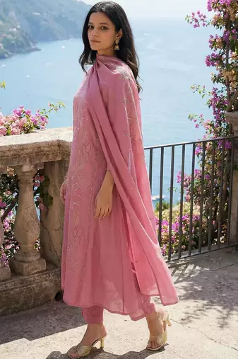 Women Floral Thread Work Kurta with Trousers & With Dupatta