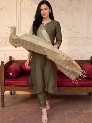 Women Thread Work Kurta with Trousers & With Dupatta 5