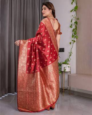 Red elegant zari woven banarasi silk sarees with attached blouse 3