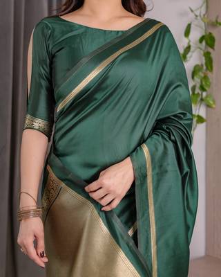 Green elegant zari woven banarasi silk sarees with attached blouse 5