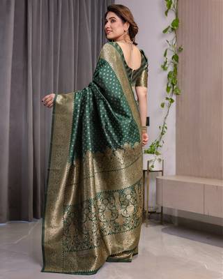 Green elegant zari woven banarasi silk sarees with attached blouse 3