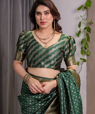 Green elegant zari woven banarasi silk sarees with attached blouse 4