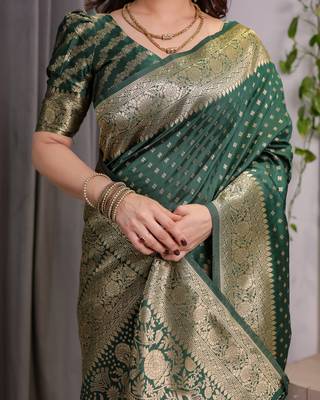 Green elegant zari woven banarasi silk sarees with attached blouse 5