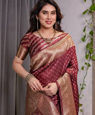 Maroon elegant zari woven banarasi silk sarees with attached blouse 5