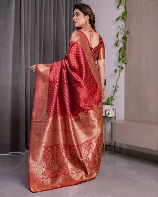 Red elegant zari woven banarasi silk sarees with attached blouse 3