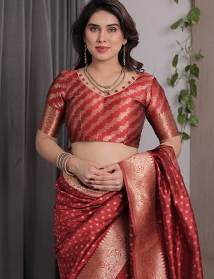 Red elegant zari woven banarasi silk sarees with attached blouse 4