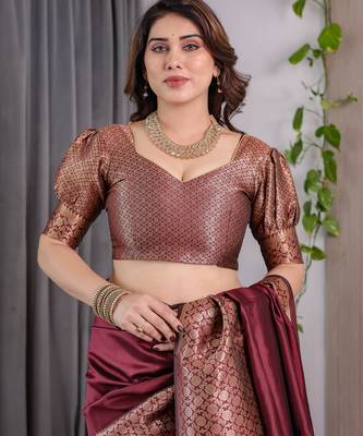 Maroon elegant zari woven banarasi silk sarees with attached blouse 4