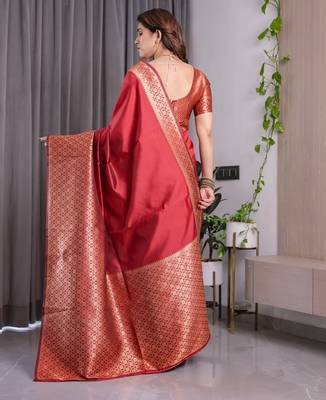 Red elegant zari woven banarasi silk sarees with attached blouse 3